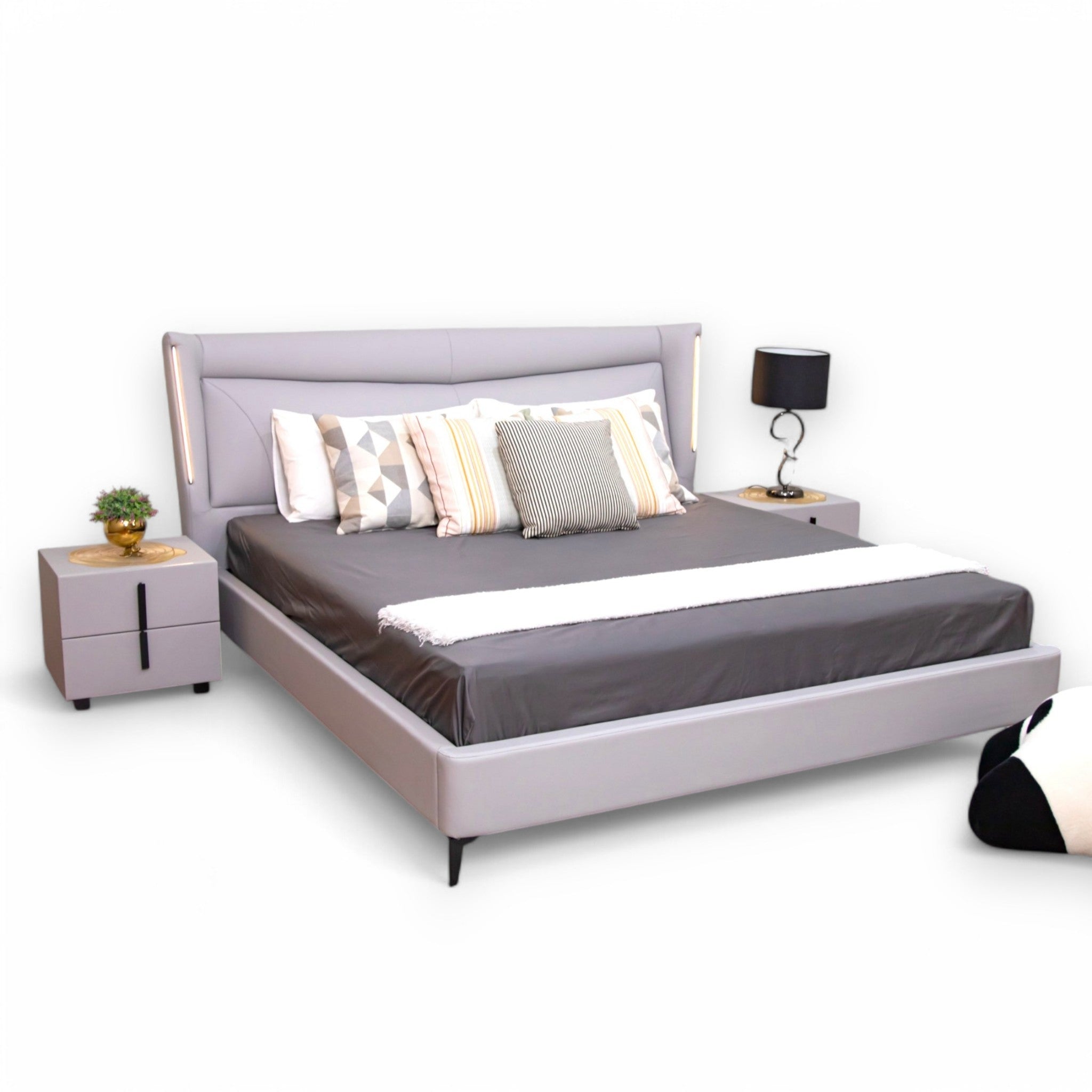 เตียงนอนหนัง PU/PVC "แครรี่ CARRIE" มีไฟ LED หัวเตียง ขนาด 6 ฟุต