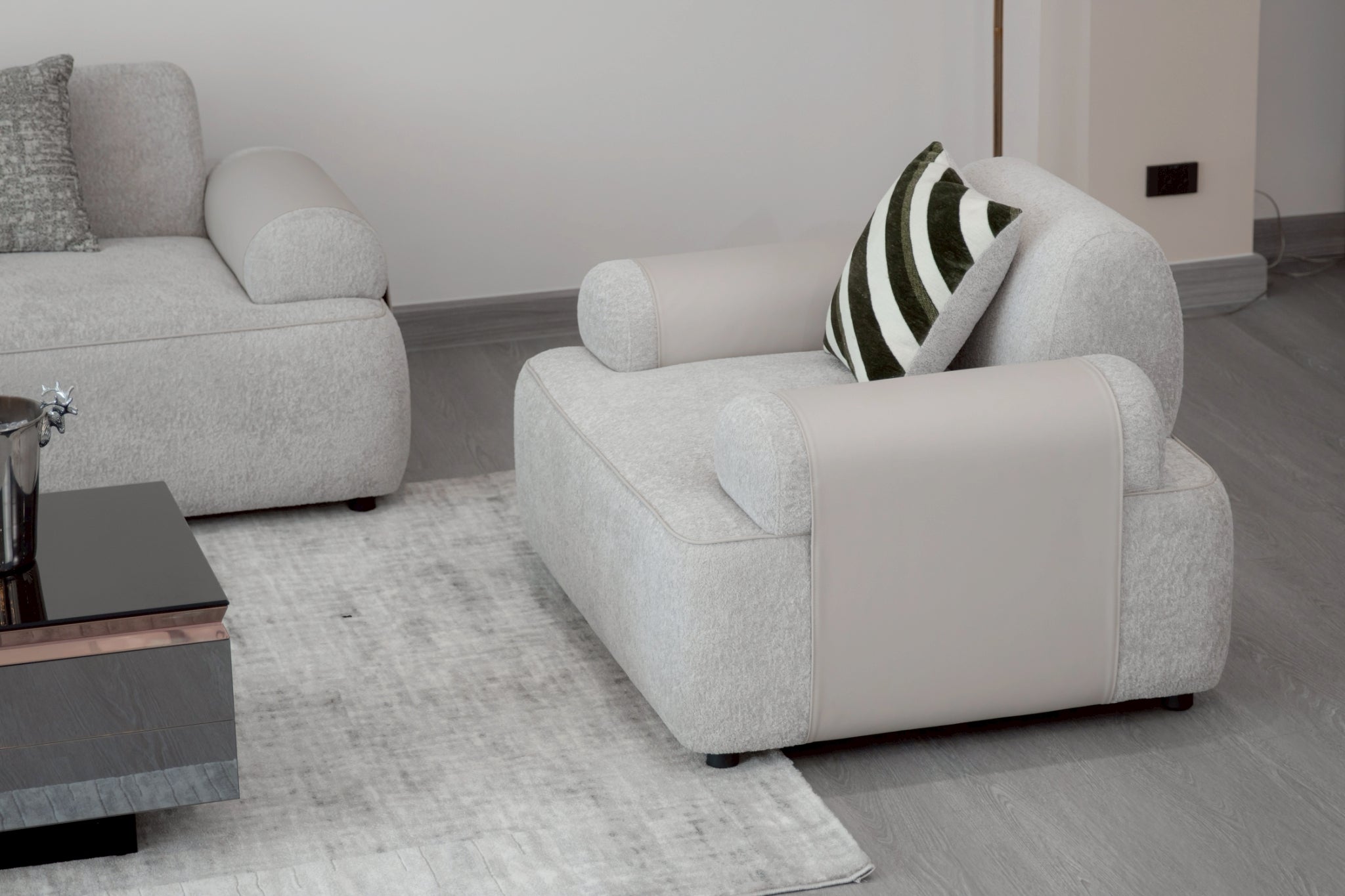 โซฟา modern luxury รุ่น PRISTINE