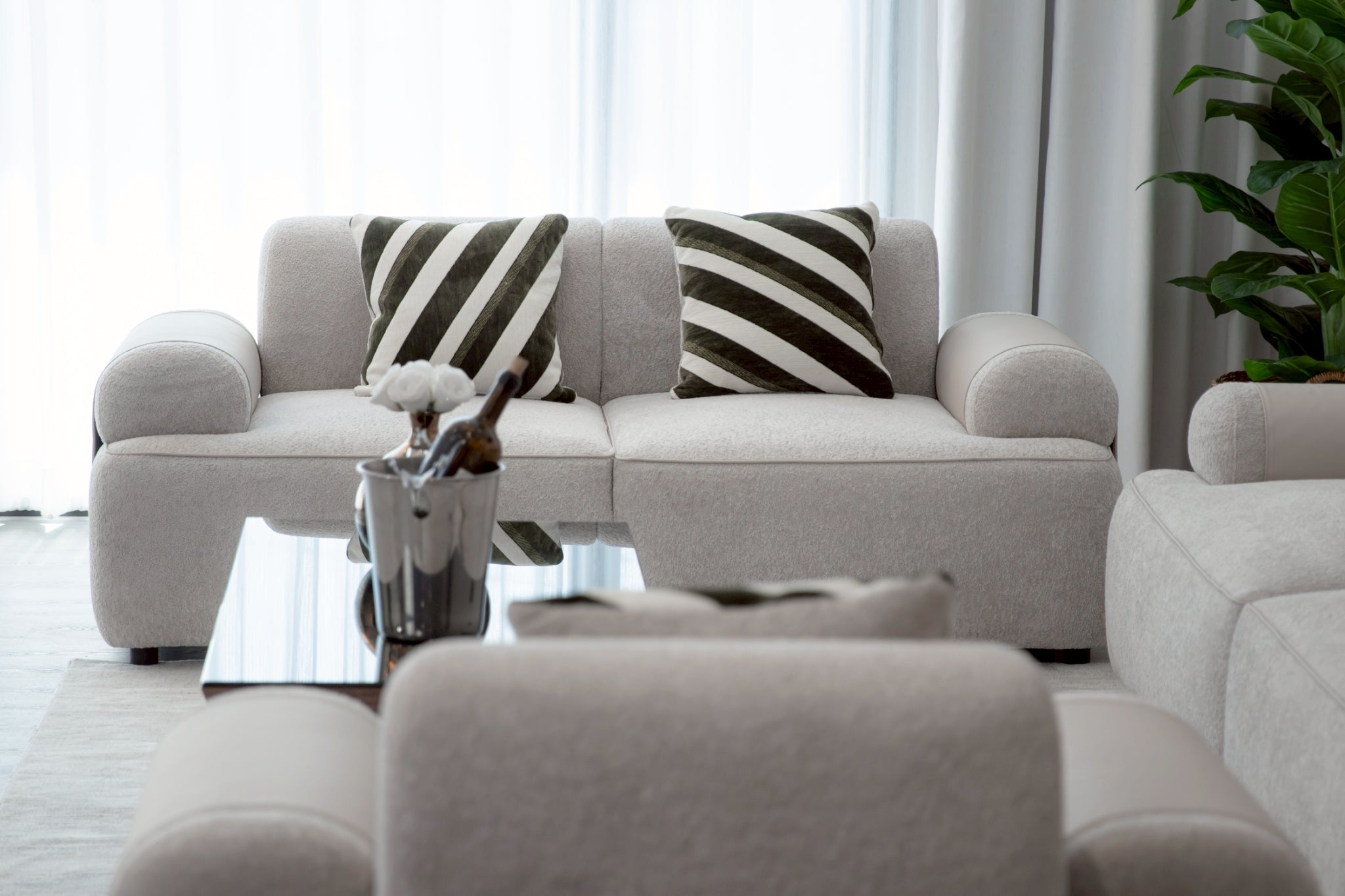 โซฟา modern luxury รุ่น PRISTINE