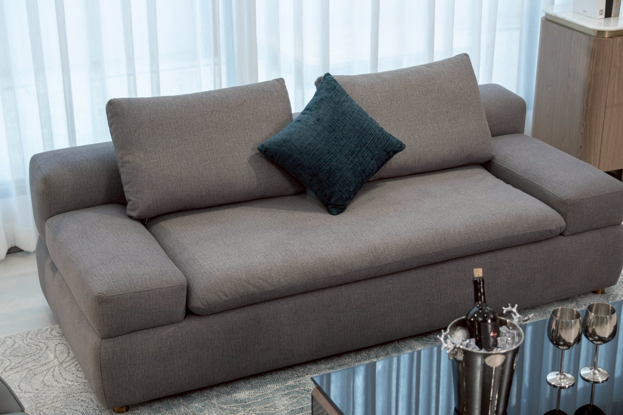 โซฟา modern luxury รุ่น RESTORA