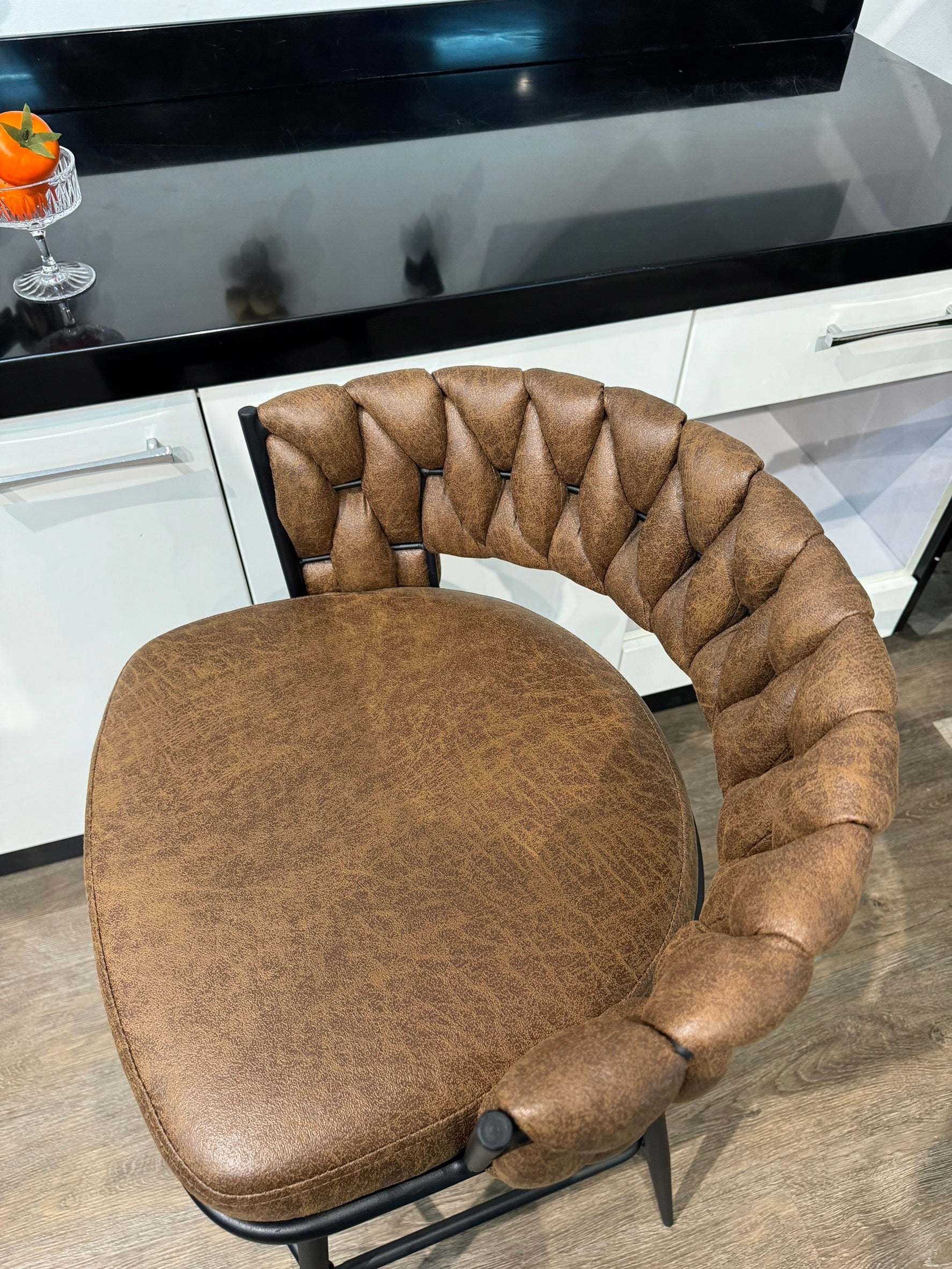 เก้าอี้บาร์ ขาเหล็ก รุ่น เลล่า LAYLA หุ้มหนัง PU  สไตล์ลักซูรี่ luxury ขาทอง ขอบทอง ผ้ากำมะหยี่